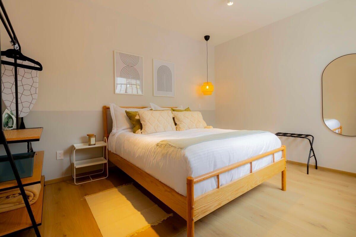 1 Schlafzimmer, Zimmersafe, Schreibtisch, Bügeleisen/Bügelbrett