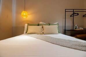 2 bedrooms, in-room safe, desk, iron/ironing board