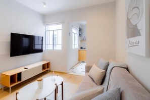 TV, books, offices - Capitalia | Cityscape Gem (Ciudad de México)