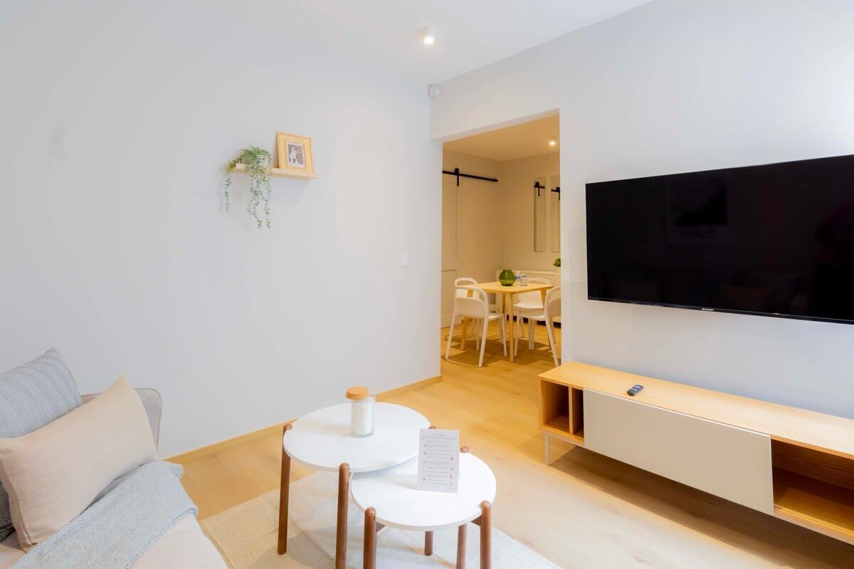 テレビ、書庫、書斎 / ワークスペース