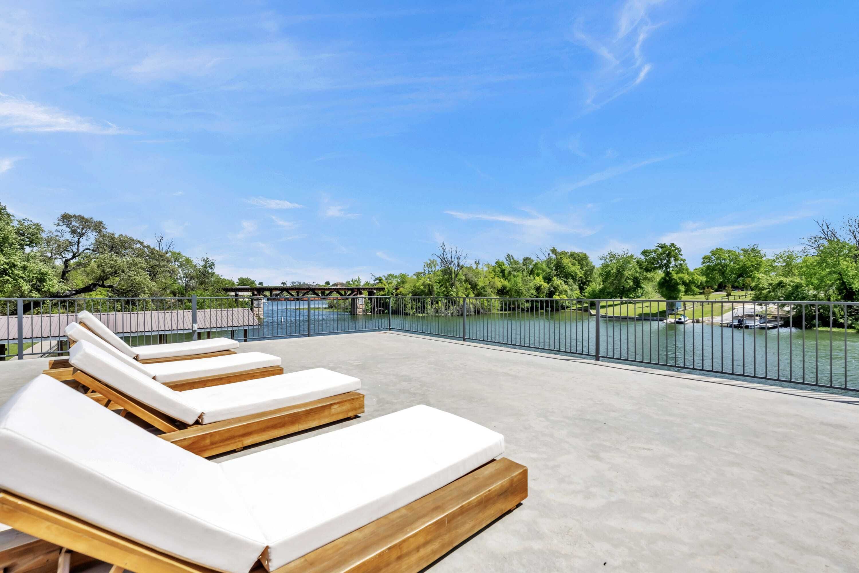Waterview Estates-Luxury home, game room, dock, hot tub