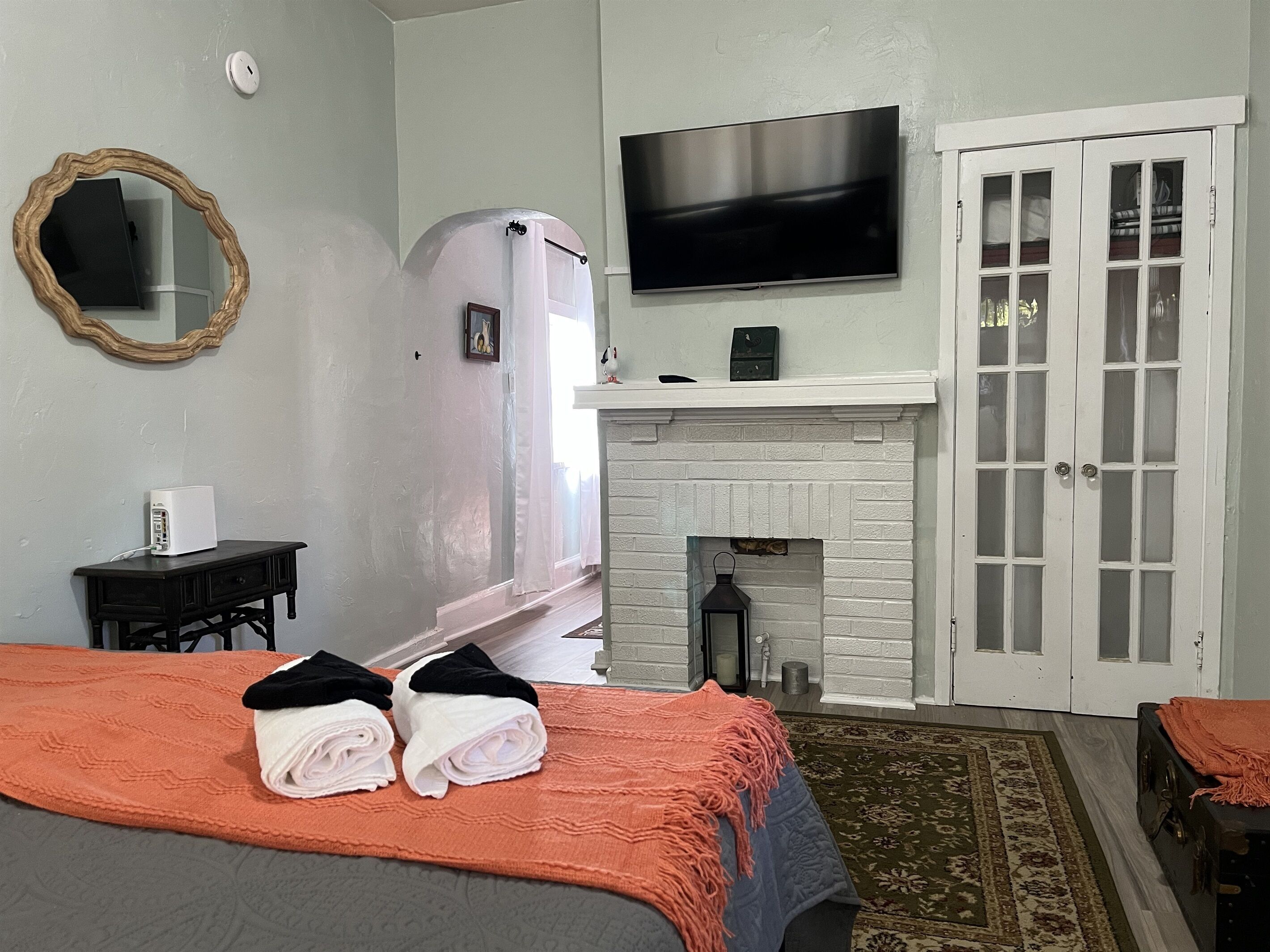 2 chambres, fer et planche à repasser, Wi-Fi, draps fournis