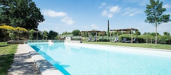Casa Dracena Q: A welcoming cottage situated in the heart of the Tuscan countryside, with Free WI-FI.