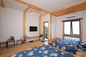 Chambre Supérieure, plusieurs lits, balcon, vue montagne