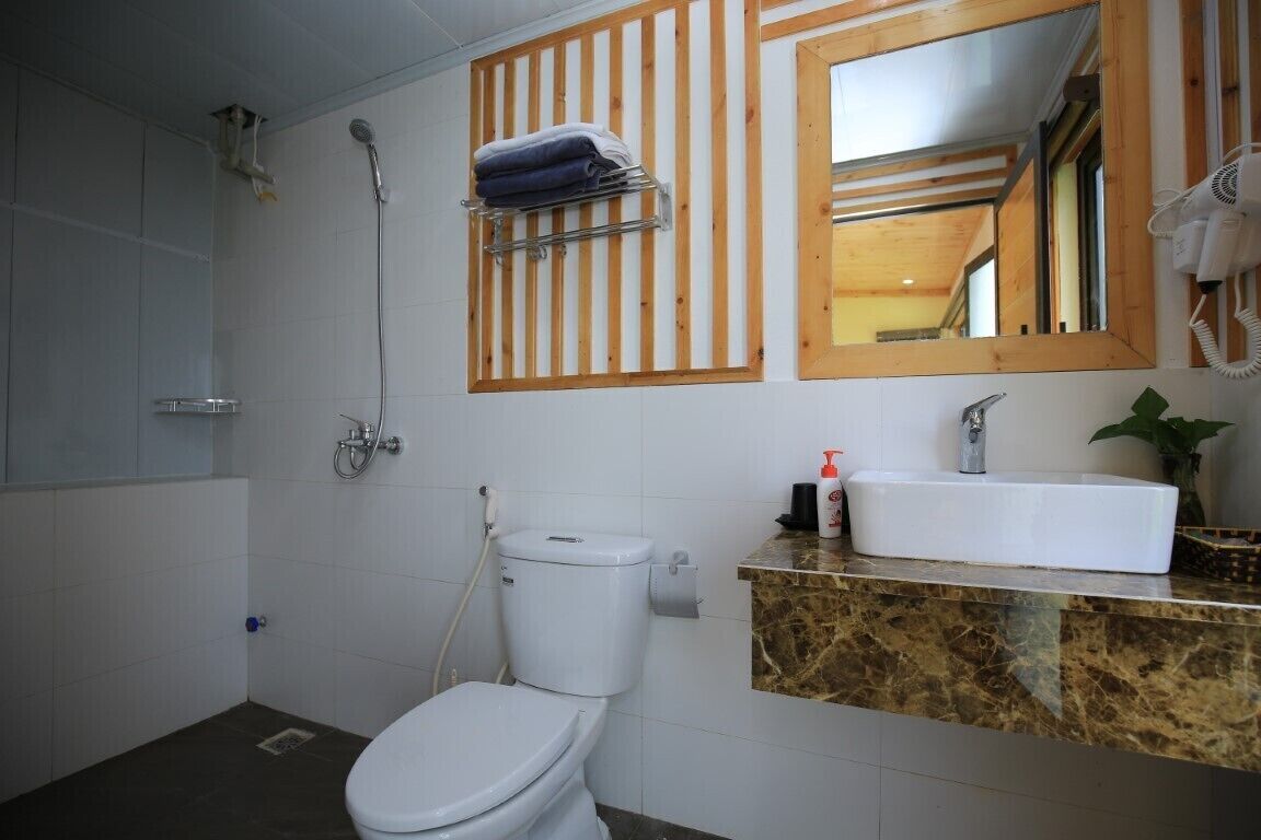 Standard-huone, vuoristonäköala | Kylpyhuone | Suihku, ilmaiset hygieniatuotteet, hiustenkuivaaja, tohvelit