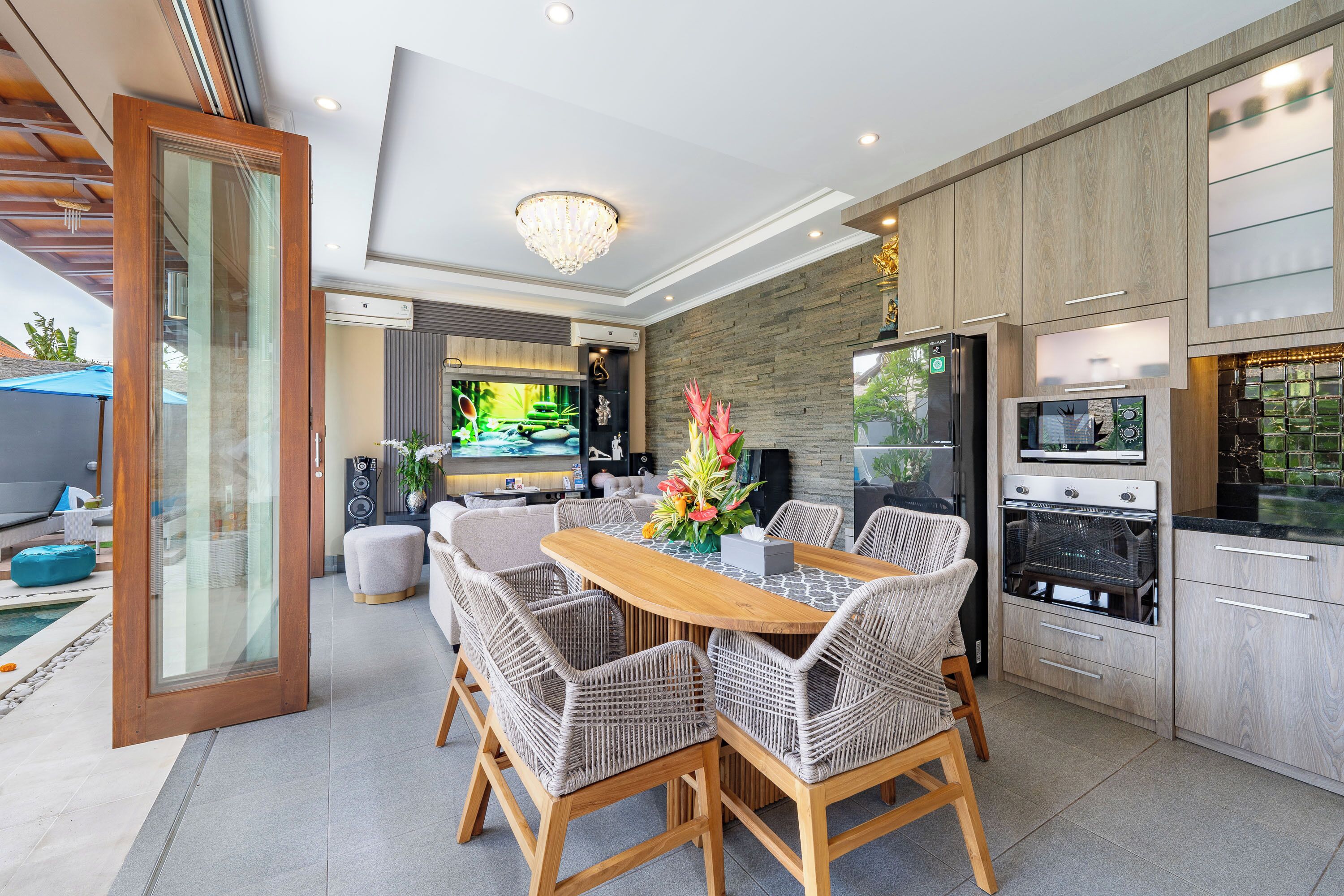 Refrigerador, microondas, horno, placa de cocina