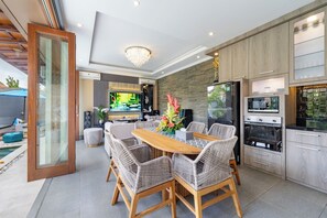 電冰箱、微波爐、烤箱、爐台