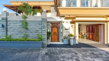 Fachada de la propiedad