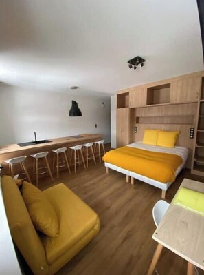 2 chambres, coffres-forts dans les chambres, bureau