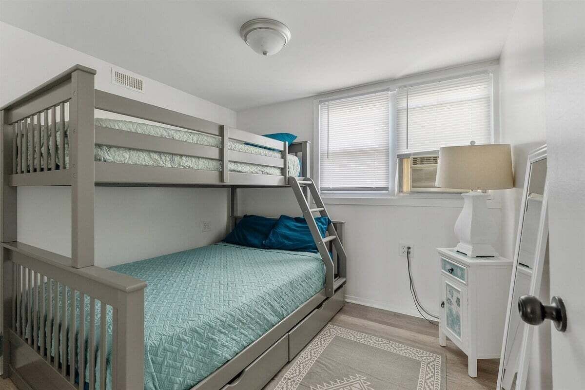 3 bedrooms, iron/ironing board, WiFi (free)