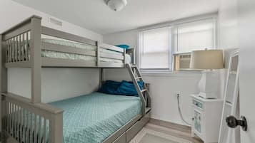 3 bedrooms, iron/ironing board, WiFi (free)