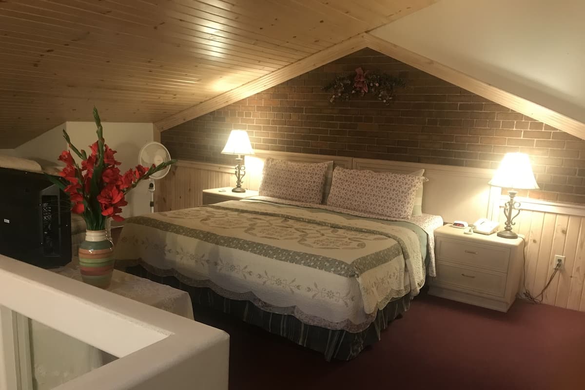 Loft | 1 bedroom, iron/ironing board, free WiFi