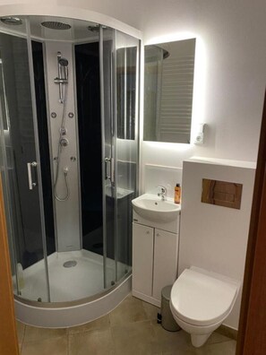 Hårtørrer, håndklæder, Sæbe, Toiletpapir
