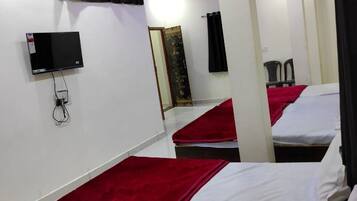 2 bedrooms, desk, WiFi, bed sheets