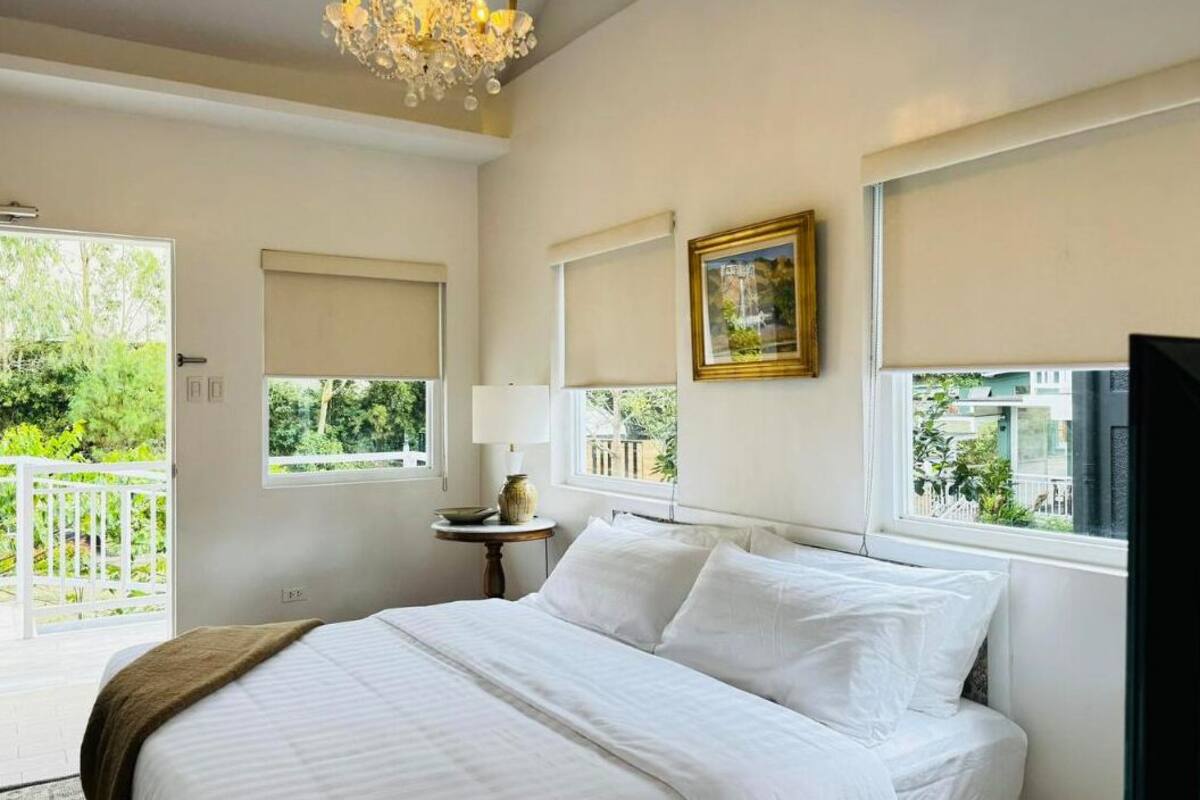 Phòng Suite Premier, quang cảnh vườn | Bộ đồ giường cao cấp, chăn bông, nệm cao su hoạt tính (memory foam) 