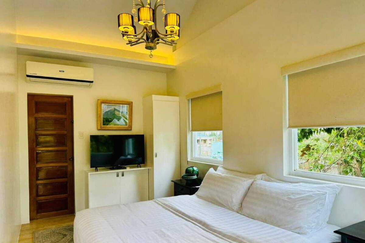 Phòng Suite Premier, quang cảnh vườn | Bộ đồ giường cao cấp, chăn bông, nệm cao su hoạt tính (memory foam) 