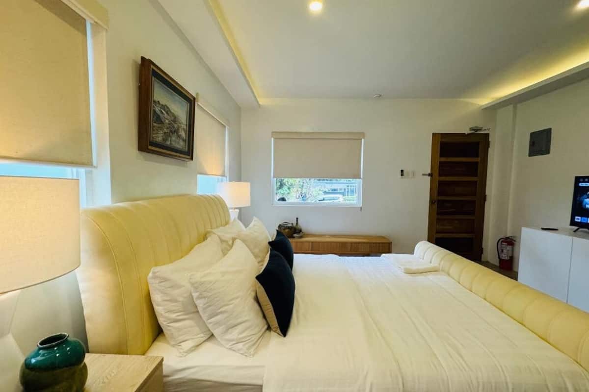 Habitación Premier, vista al jardín | 1 habitación, ropa de cama de alta calidad y edredón