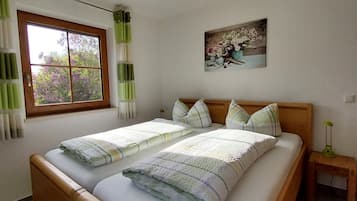 1 bedroom, bed sheets