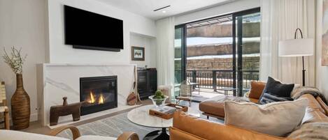 Smart-tv och eldstad