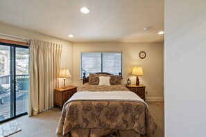 6 bedrooms, desk, free WiFi, bed sheets