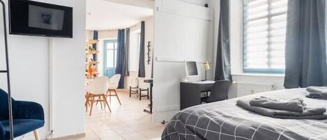 2 bedrooms, desk, iron/ironing board, free WiFi
