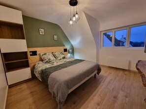 4 bedrooms, desk, iron/ironing board, WiFi - La Tanière de la baie (Le Val-Saint-Père)