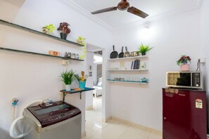 Interior - Bandra beauty 2 bed 1 Bath within walkable distance to Sea with Parking (Mumbai)