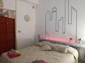 1 bedroom, premium bedding, down duvets, pillow-top beds - La Gorgone city center apartments (Casteldaccia)