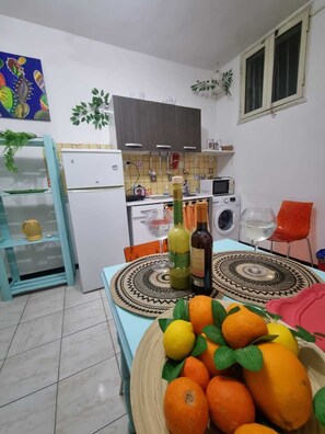 1 bedroom, premium bedding, down duvets, pillow-top beds - La Gorgone city center apartments (Casteldaccia)