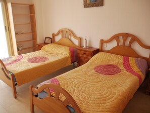 2 sovrum, strykjÀrn/strykbrÀda och sÀngklÀder