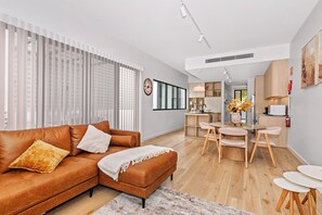 TV - Sunrise at Middleton - A short walk to the beach (Middleton Beach)