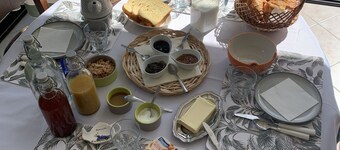 One or two guest rooms to rent with family or friends (65- France)120€)