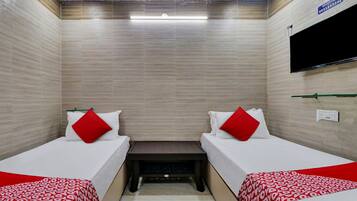 Classic Double or Twin Room | Desk, free WiFi