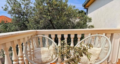 Appartement Ensoleillé Avec Grand Balcon, à 3 Minutes de la mer !