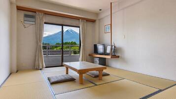 Mountain View Japanese-style Room, Non Smoking (w/ bathroom and bath tub) | In-room safe, desk, free WiFi, bed sheets