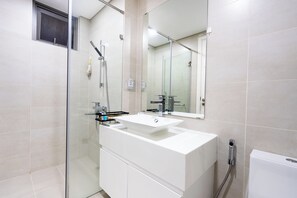 Deluxe Apartment | Bathroom | Shower, hair dryer, slippers, towels - Fusion RiverGate Apart Infinity Pool (Ho Chi Minh City)