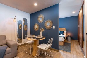 1 chambre, bureau, fer et planche à repasser, Wi-Fi gratuit