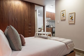 1 bedroom, desk, iron/ironing board, free WiFi