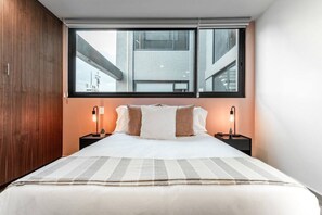 2 Schlafzimmer, Schreibtisch, Bügeleisen/Bügelbrett, Reisekinderbett