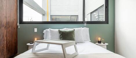 2 chambres, bureau, fer et planche à repasser, lit parapluie