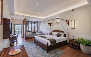 Deluxe suite, uitzicht op rivier | Lakens van Egyptisch katoen, luxe beddengoed, een gratis minibar