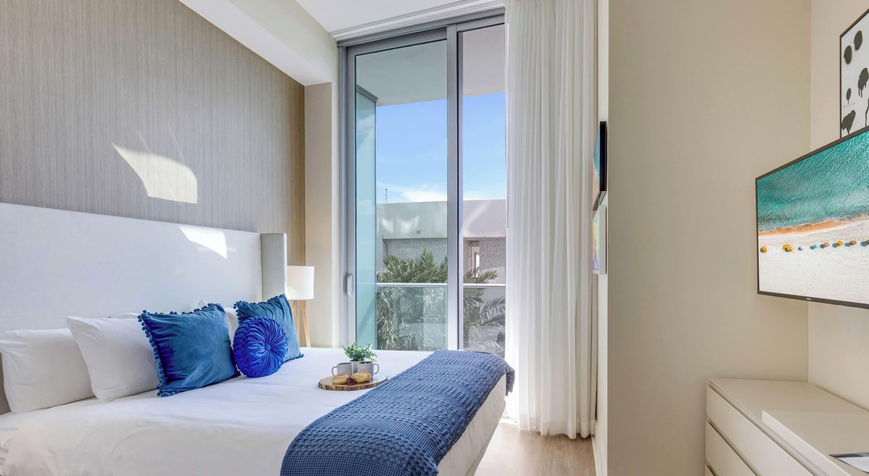Beach View Luxury: Amazing Pool, Resort Amenities - Hallandale Beach, FL