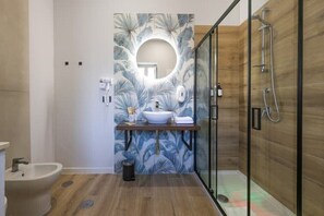 Regadera, amenidades de baño ecológicas, secadora de cabello, bidet 