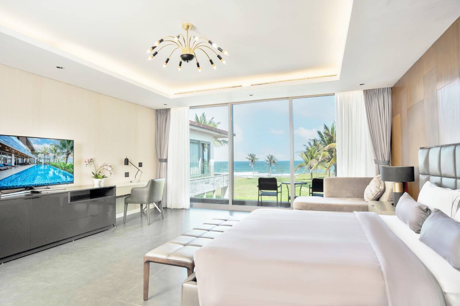 7 bedrooms, desk, iron/ironing board, WiFi