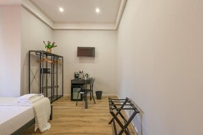 1 bedroom, desk, travel cot, WiFi - Heart Naples Center (Napoli)