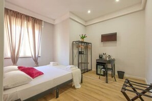 1 bedroom, desk, travel cot, WiFi