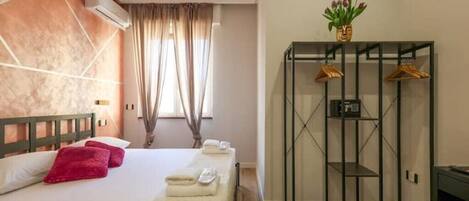 1 Schlafzimmer, Schreibtisch, Reisekinderbett, WLAN