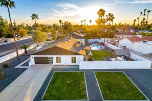 Exterior - Agave on Cactus|Private Pool|Firepit|Sleeps 10 (Scottsdale)