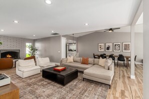 TV, fireplace - Agave on Cactus|Private Pool|Firepit|Sleeps 10 (Scottsdale)