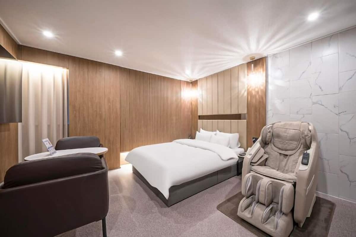Superior King Room